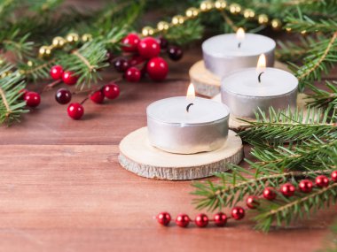 Sıcak mum çam dalları arka planı