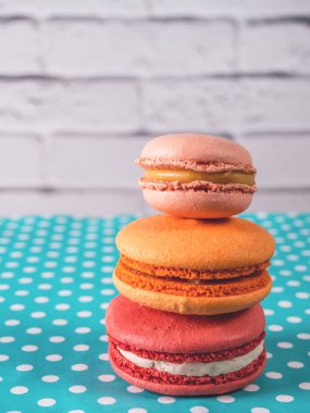 Fransız lezzetli tatlı macaroons masada