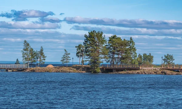 Isla Con Puente Observación Lago Ladoga — Foto de Stock