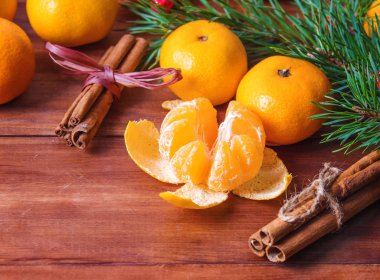 mandalina ile çam dalları, Yıldız anason Tarçın ağacı. Noel kavramı