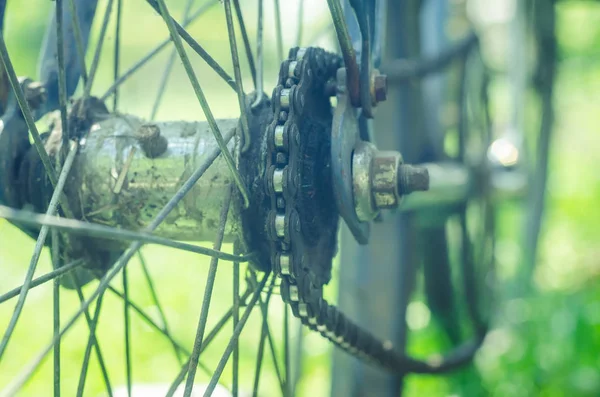 Detail eines alten Fahrrads mit Kette — Stockfoto