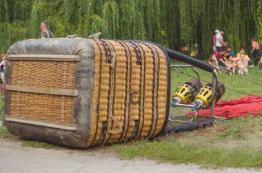 26 Ağustos 2017 Ukrayna, beyaz kilise. Balon reçel. Sıcak hava balonu başlaması için hazırlık.