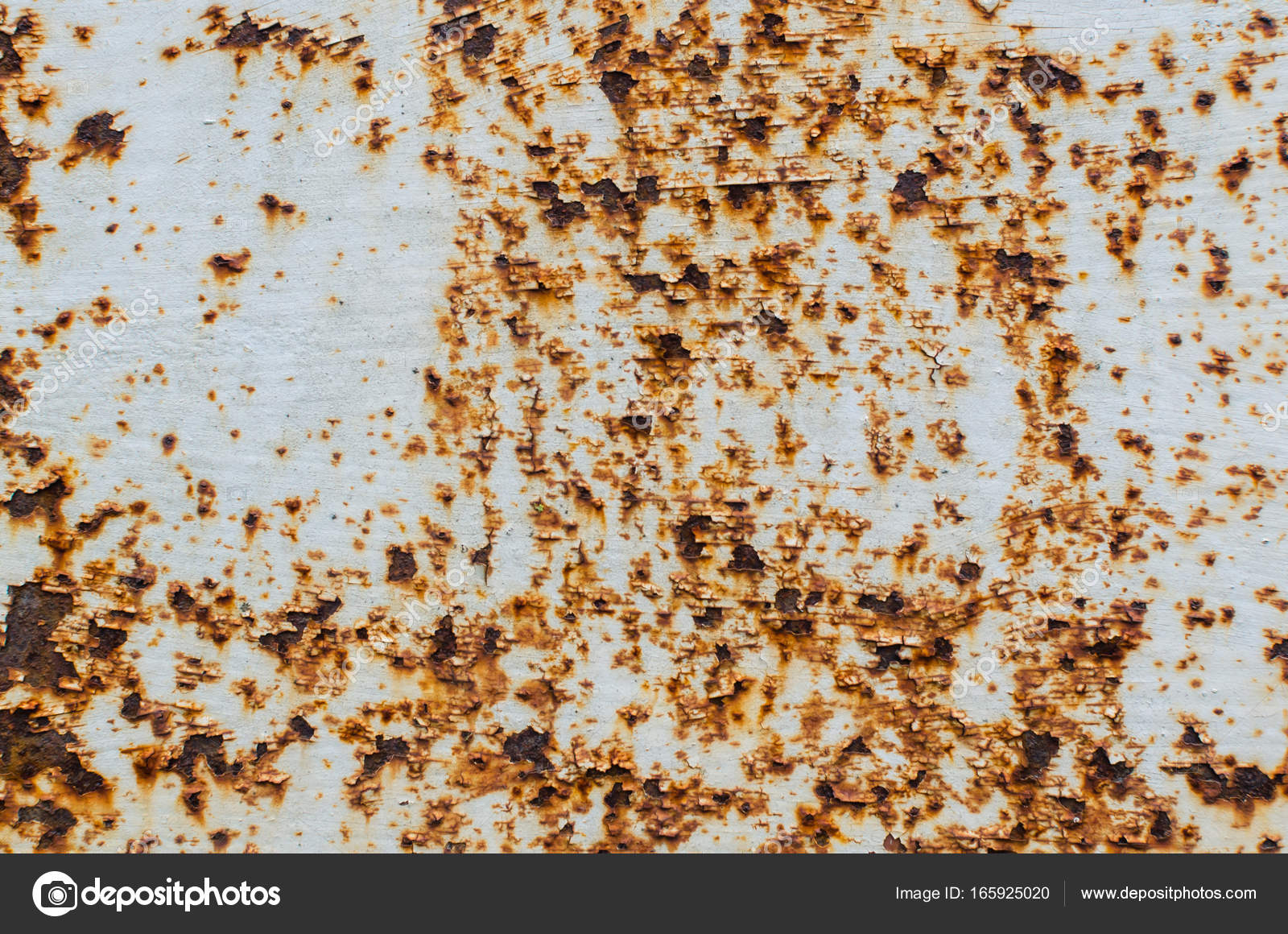 Old white paint on a rusty metal plate, texture — Stock Photo