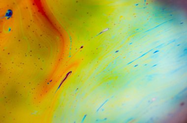 Bir sabun köpüğünün yüzeyindeki ışık tarafından oluşturulan güzel psikedelik soyutlama