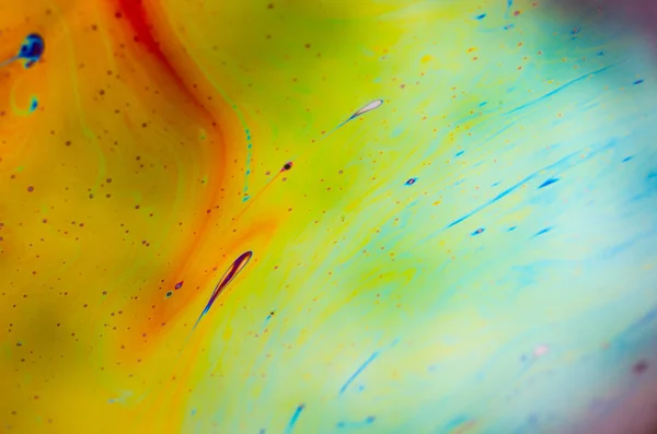 Bir sabun köpüğünün yüzeyindeki ışık tarafından oluşturulan güzel psikedelik soyutlama