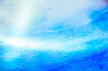 Bir sabun köpüğünün yüzeyindeki ışık tarafından oluşturulan güzel psikedelik soyutlama