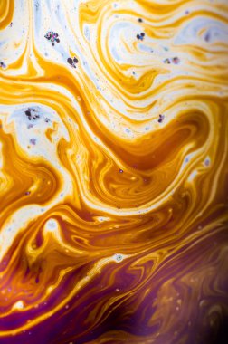 Bir sabun köpüğünün yüzeyindeki ışık tarafından oluşturulan güzel psikedelik soyutlama