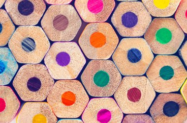 Çizim, arka plan için renkli kalemler