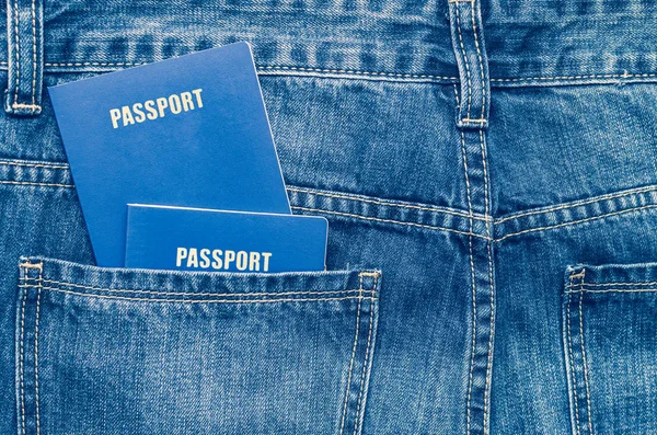 Pasaport kot arka cebinde — Stok fotoğraf