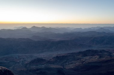 Musa 'nın dağından bak, Mısır dağlarında güzel bir gün doğumu.