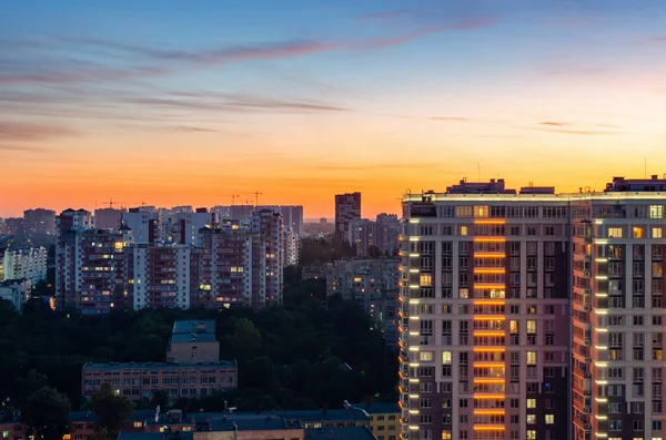 ウクライナのオデッサ市、日没時の夕方の街の上からの眺め — ストック写真