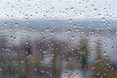 Pencere camında yağmur damlaları, arkaplan dokusu