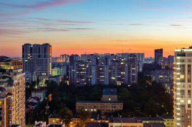 Odessa şehri, Ukrayna, gün batımında yukarıdan manzara