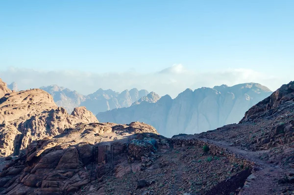 Hermoso paisaje de montaña, vista desde el Monte Moisés en Egipto en la península del Sinaí — Foto de Stock
