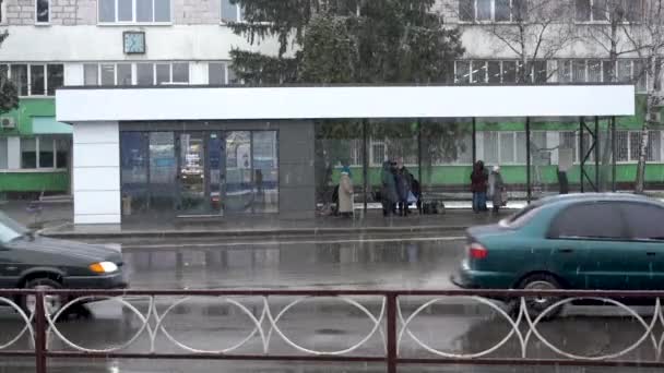 Belaya Tserkov Ukraina Januari 2020 Människor Gömmer Sig Från Våt — Stockvideo