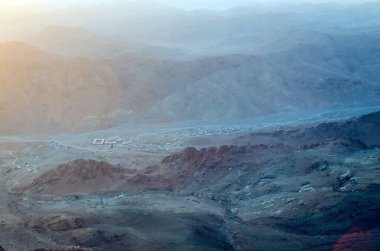 Sina Yarımadası'nda Mısır dağlarında bir köyün üst görünümü.