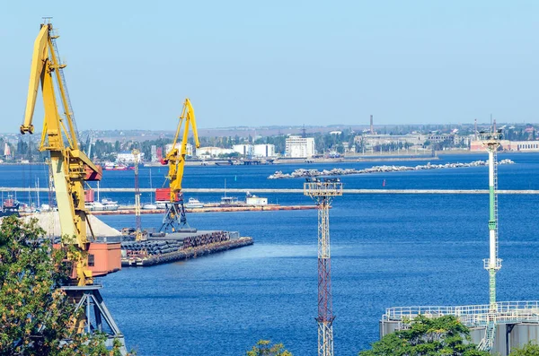 Hamnlastkran Lastar Container Ett Lastfartyg — Stockfoto