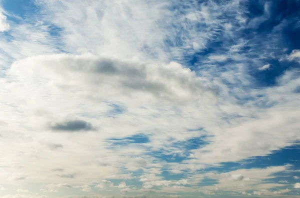 Nuvens Bonitas Fundo Céu Azul — Fotografia de Stock