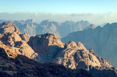 Gün doğumunda dağ manzarası, Musa Dağı, Sina Yarımadası, Mısır.