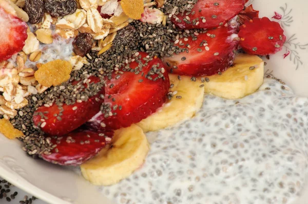 Chia, strawberries and yogurt — Stock Photo, Image