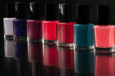 Tırnak cilası ve glitter