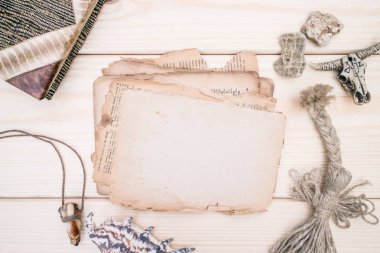 Vintage tarzı rustical mockup levha ile eski bir ahşap doku kağıt boş