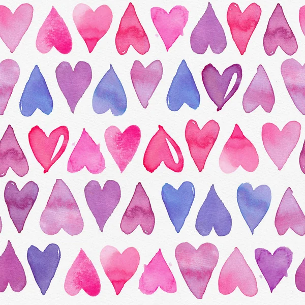 Безшовний акварельний візерунок з різнокольоровими серцями — стокове фото