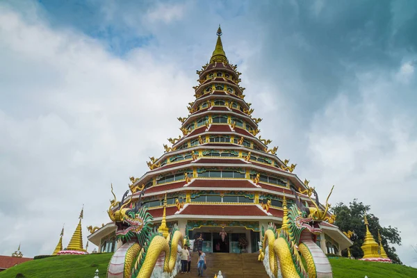 Pagoda heykel Wat Huai Pla Kang içinde