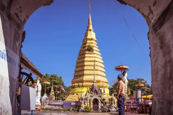 Antik Pagoda heykeli