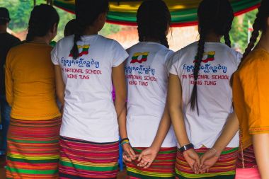 İnsanlar güzel giyinmek