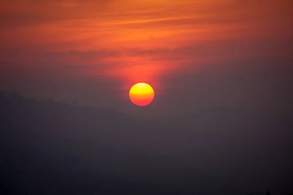 Sol no céu da manhã — Fotografia de Stock