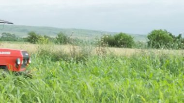 at binme ve herbisit alanda yayılan agrimotor