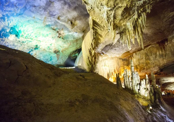 Gürcistan 'daki Prometheus mağarası