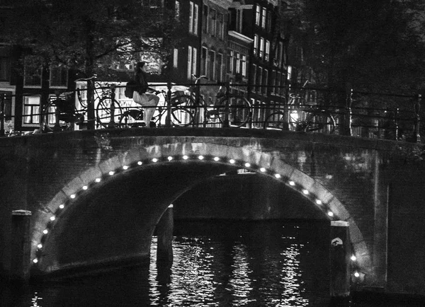 Amsterdam, Hollanda - Ocak Circa, 2017: gece, Amsterdam, sokak 
