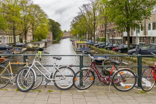 Amsterdam straten op moment van de dag — Stockfoto