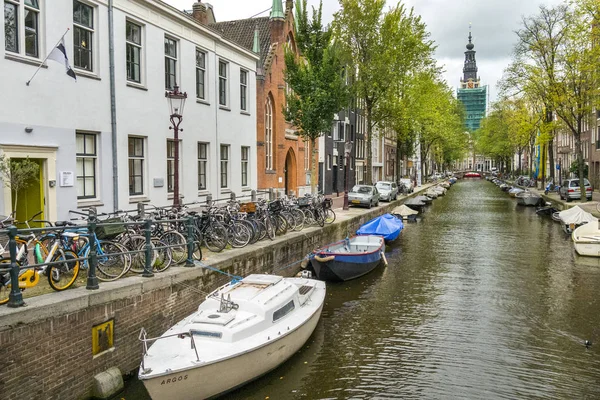 Amsterdam straten op moment van de dag — Stockfoto