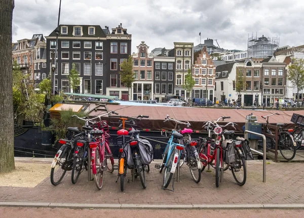 Amsterdam fietsenstalling — Stockfoto