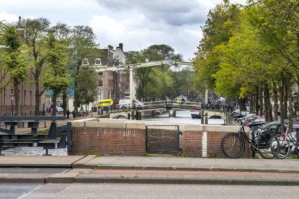 Amsterdam cyklar parkering — Stockfoto