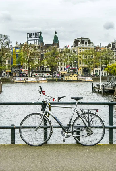 Amsterdam straten op moment van de dag — Stockfoto