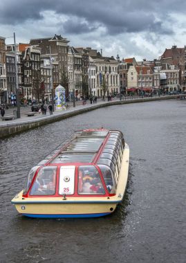 Amsterdam chanel üzerinde tekne