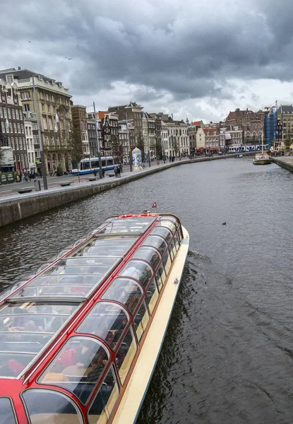 Boot op Amsterdam chanel — Stockfoto