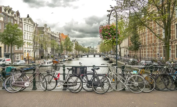 Amsterdam straten op moment van de dag — Stockfoto