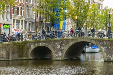 Amsterdam bycicles Park insanlara