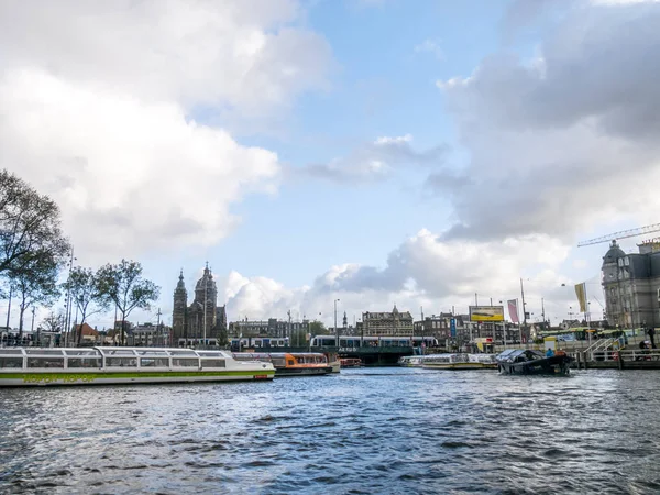 アムステルダムの港のアムステルダム オランダ 2017 都市景観ビュー — ストック写真