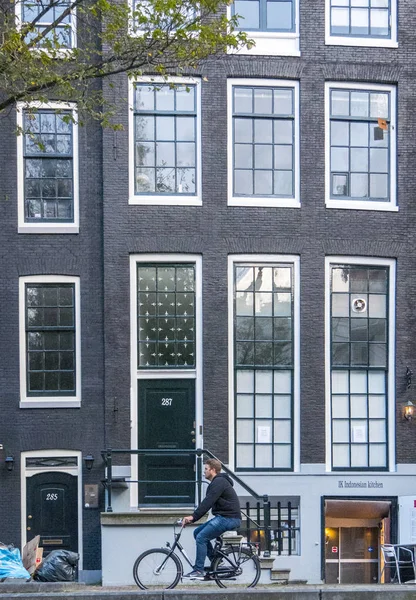 Amsterdam Pays Bas Circa Janvier 2017 Bâtiment Typique Amsterdam Images De Stock Libres De Droits