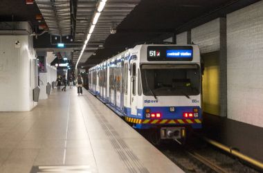 Amsterdam, Hollanda - Ocak Circa, 2017: tren, metro istasyonu Amsterdam 