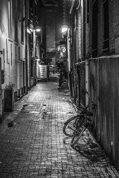 Amesterdão Países Baixos Bicicleta Velha Rua Noite — Fotografia de Stock