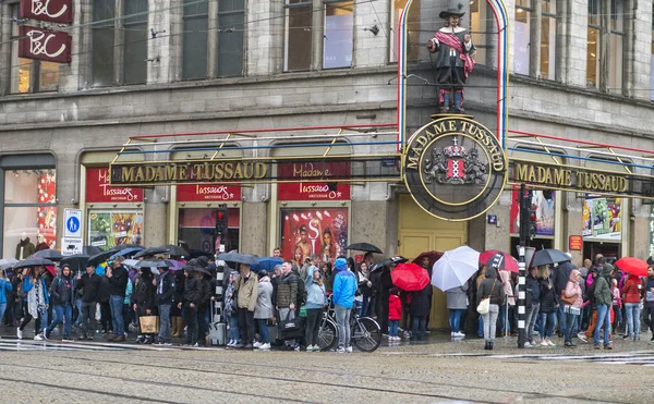 Amsterdam Hollanda Ocak Circa 2017 Insanlara Madame Tussaud Müzesi Yakın — Stok fotoğraf