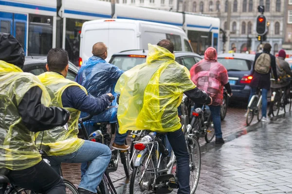 Amsterdam Hollanda Ocak Circa 2017 Insanlar Amsterdam Bisiklet — Stok fotoğraf