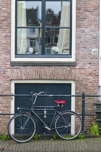 Amsterdam fietsenstalling — Stockfoto